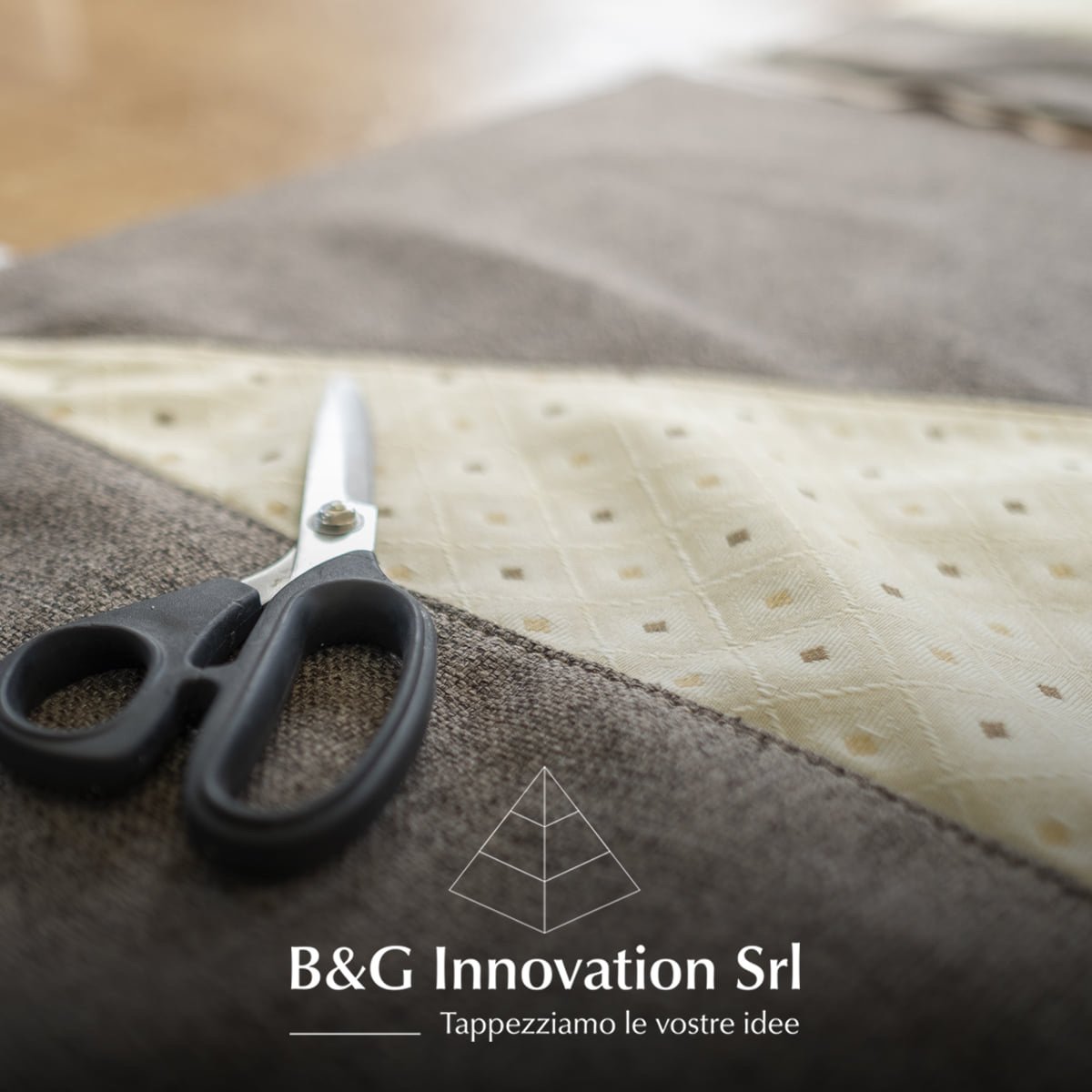 Forbici e tessuti pronti